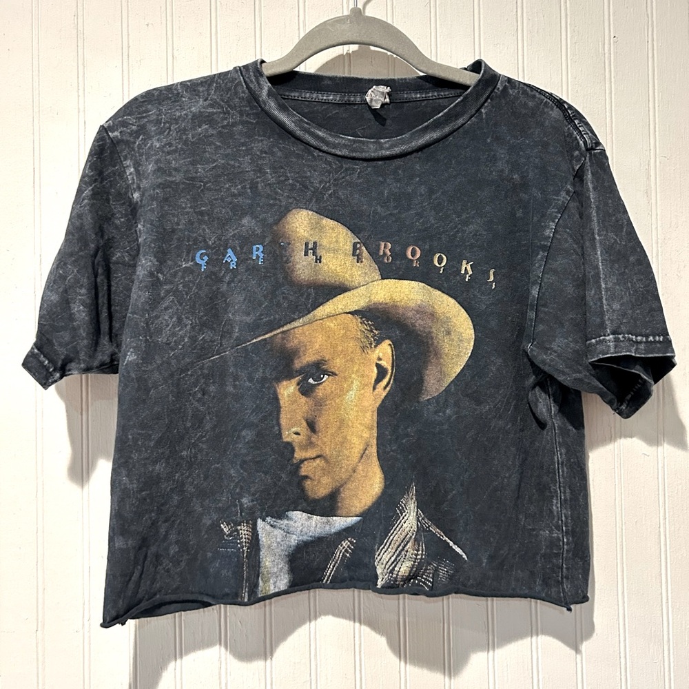 Garth brooks cut off concert tee sz. Sm. Country, rodeo, western, festival